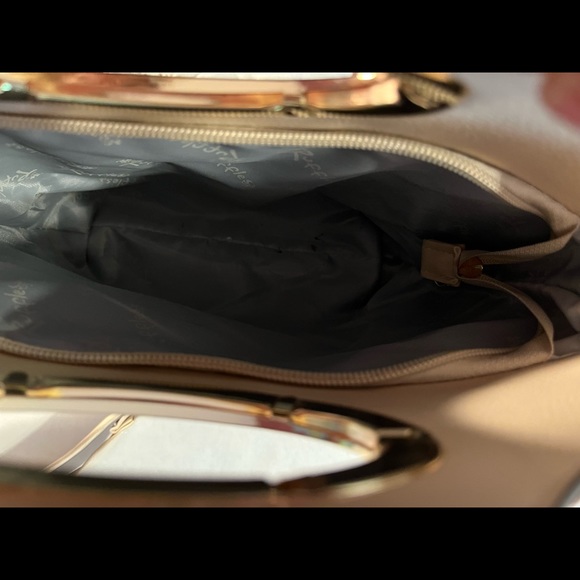 Tote purse, with handles and removable/adjustable shoulder strap. - Picture 8 of 9